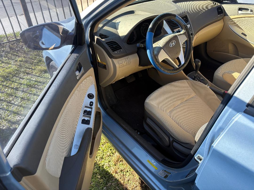 Hyundai Accent GLS 4-Door 2012