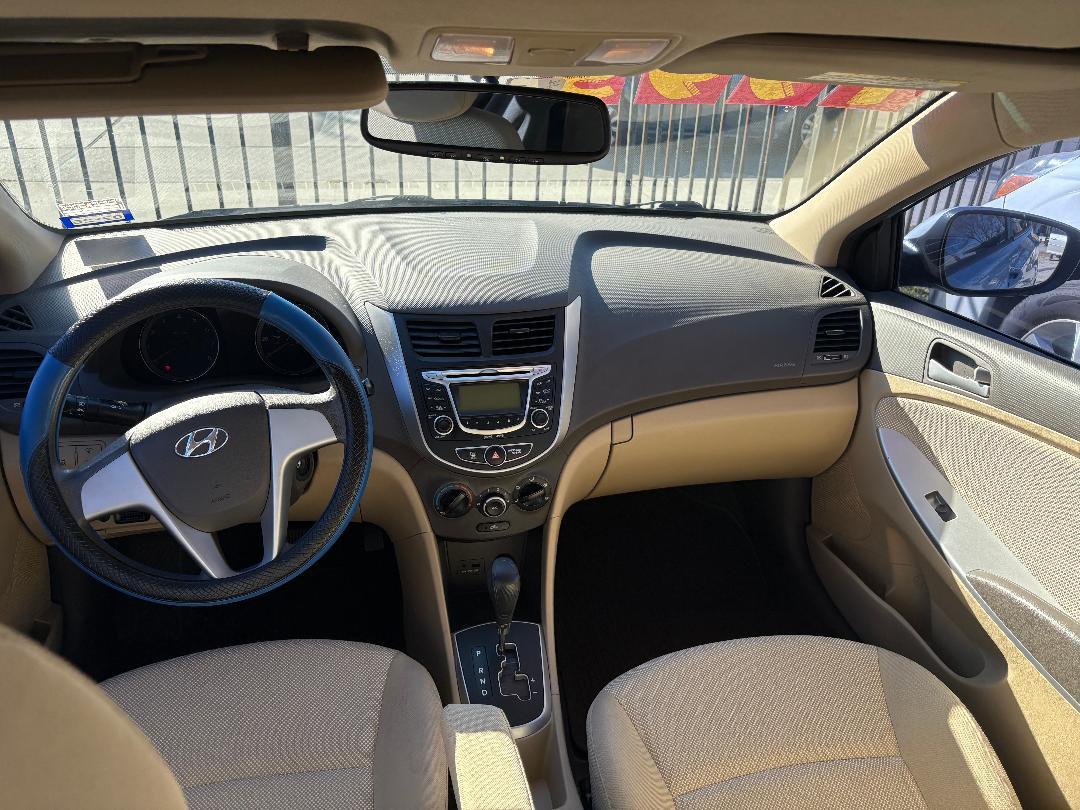 Hyundai Accent GLS 4-Door 2012