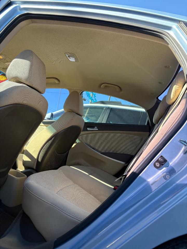 Hyundai Accent GLS 4-Door 2012