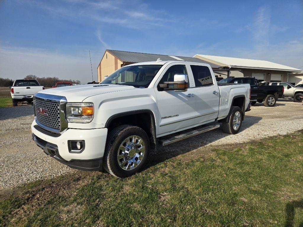 GMC Sierra 2500HD Denali Crew Cab 4WD 2016
