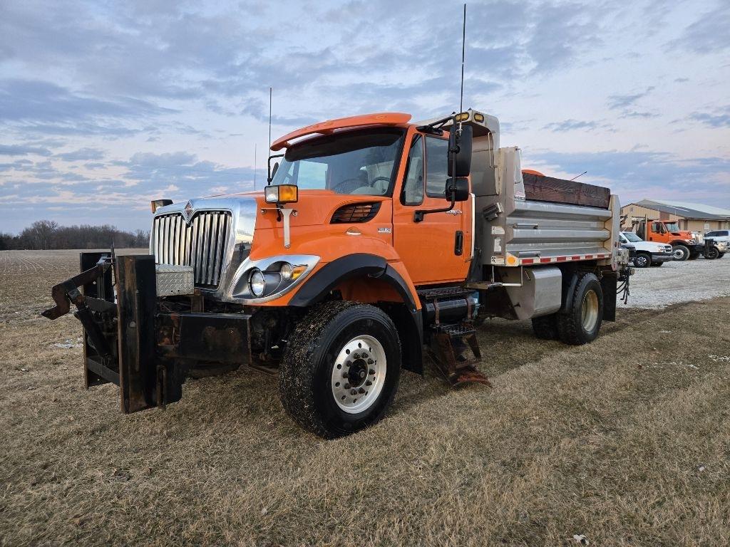 International 7400  2013