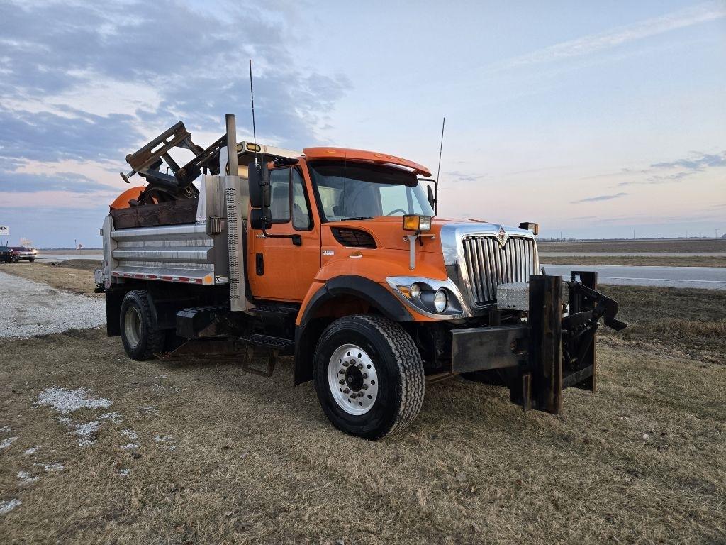 International 7400  2013