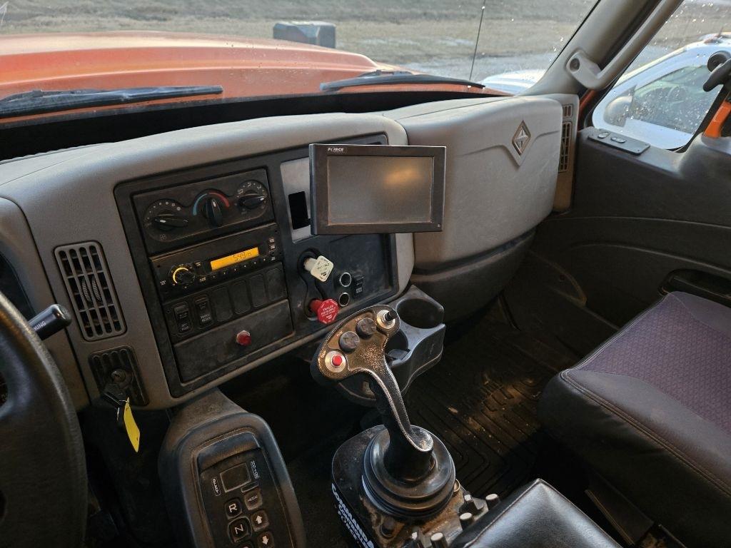 International 7400  2013