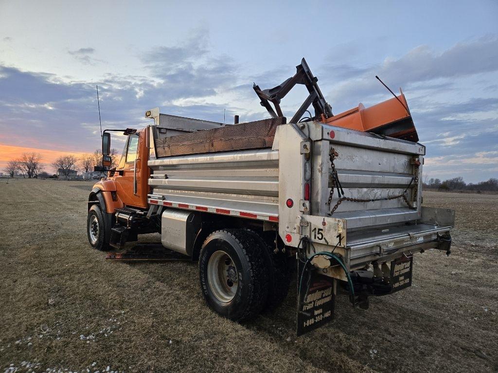 International 7400  2013