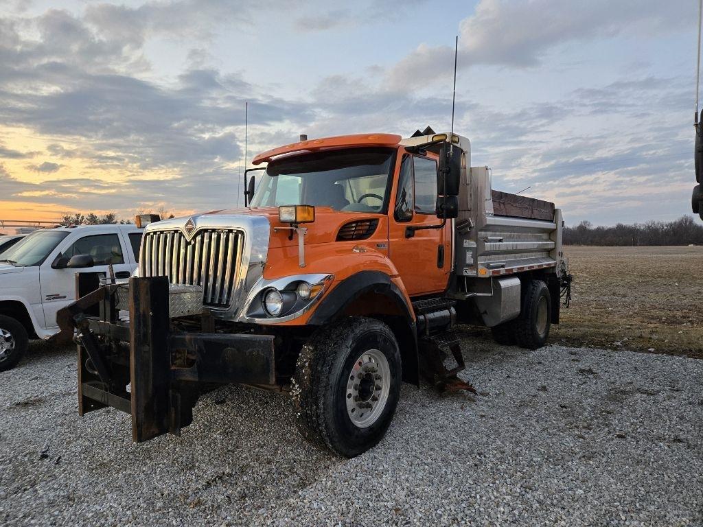 International 7400  2013