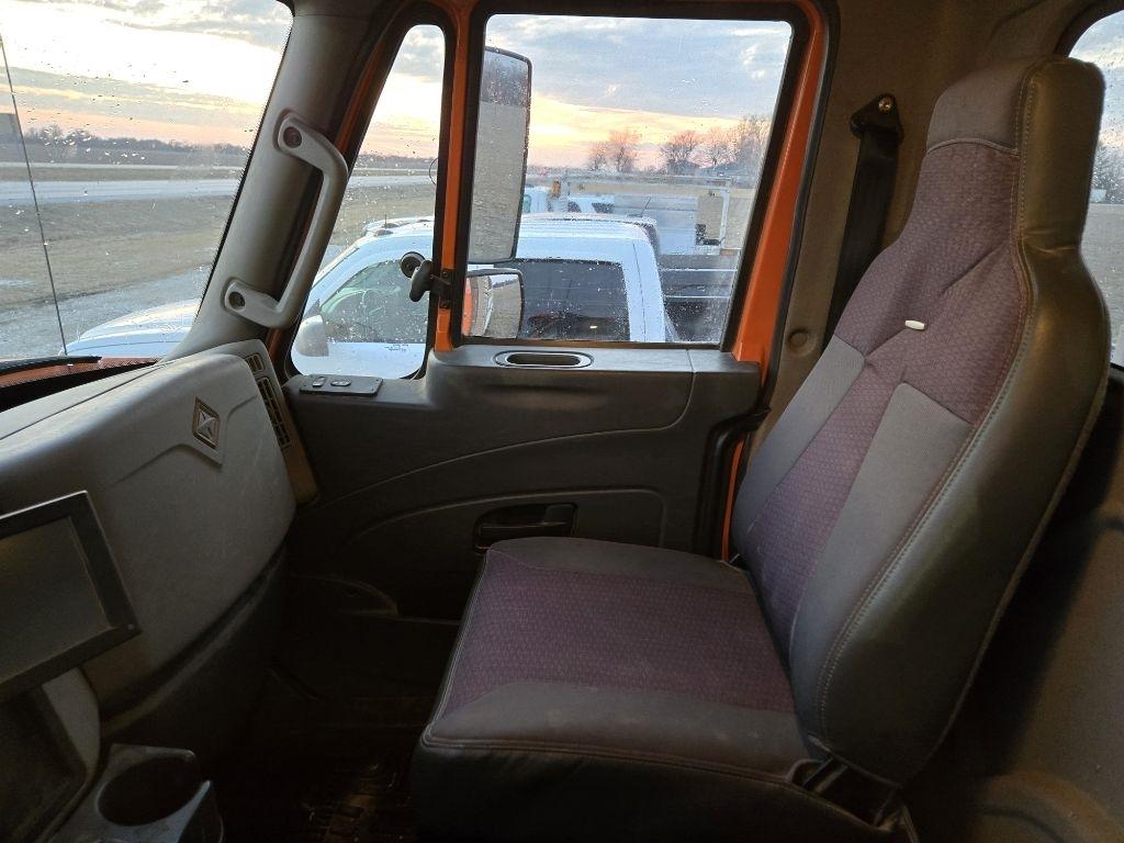 International 7400  2013