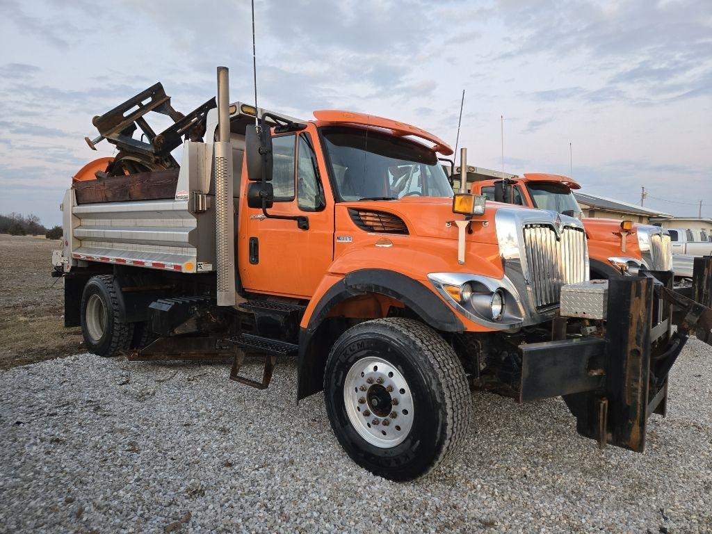 International 7400  2013