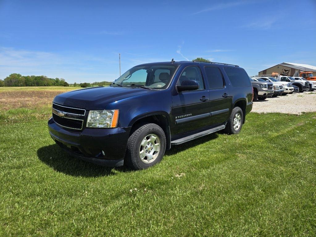 2008 Chevrolet Suburban 4WD 1500 w/LT's photo