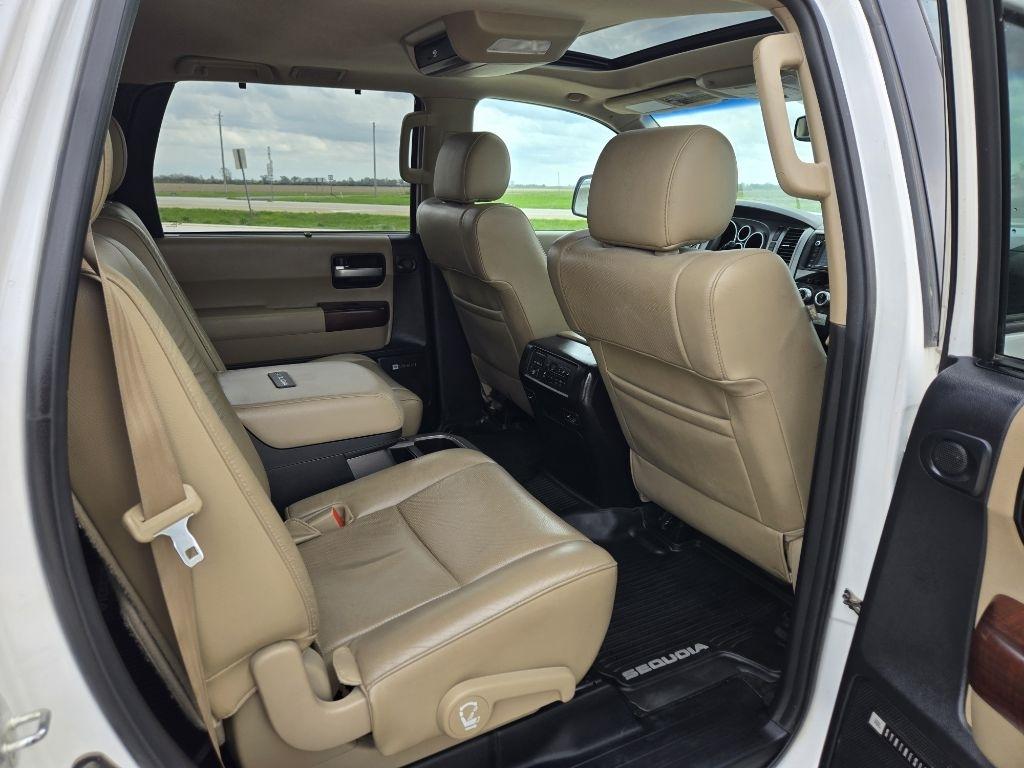 Toyota Sequoia Plantium 4WD FFV 2016