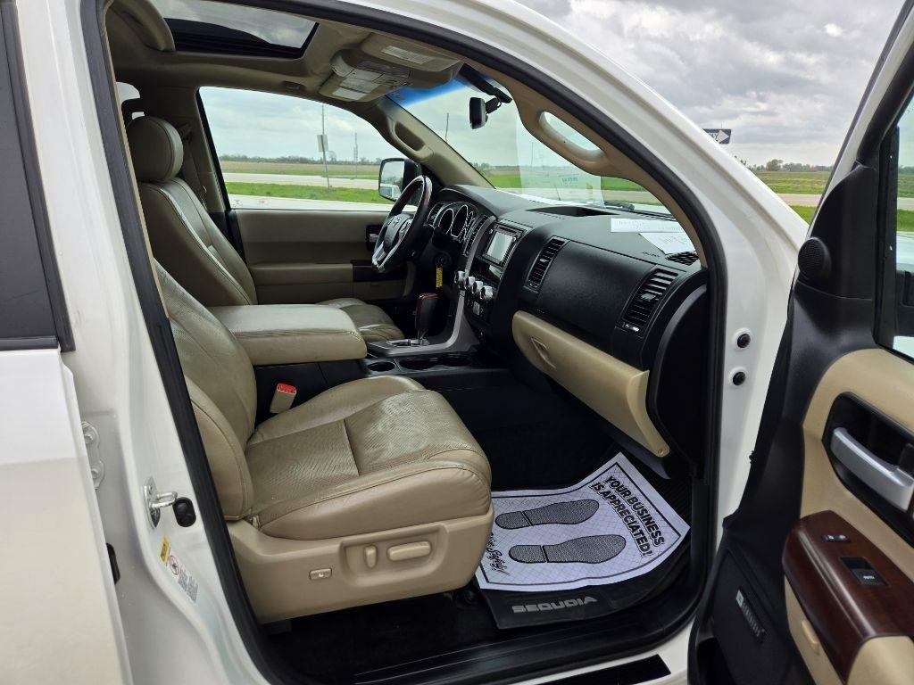 Toyota Sequoia Plantium 4WD FFV 2016