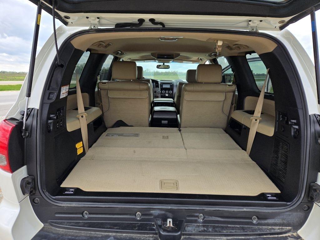 Toyota Sequoia Plantium 4WD FFV 2016