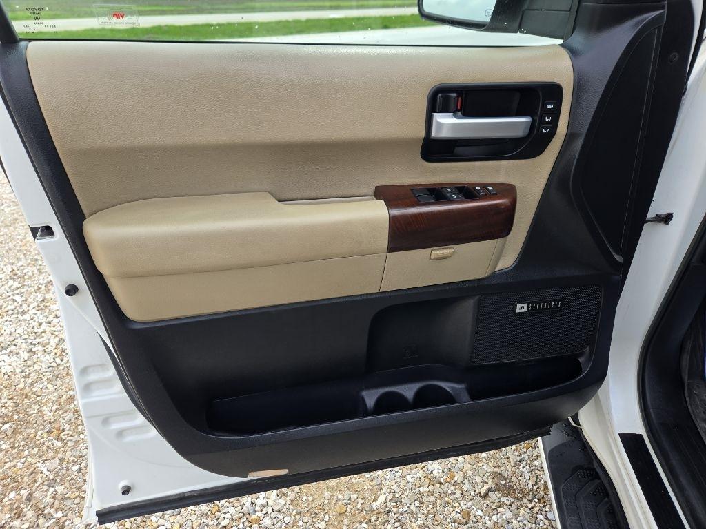 Toyota Sequoia Plantium 4WD FFV 2016