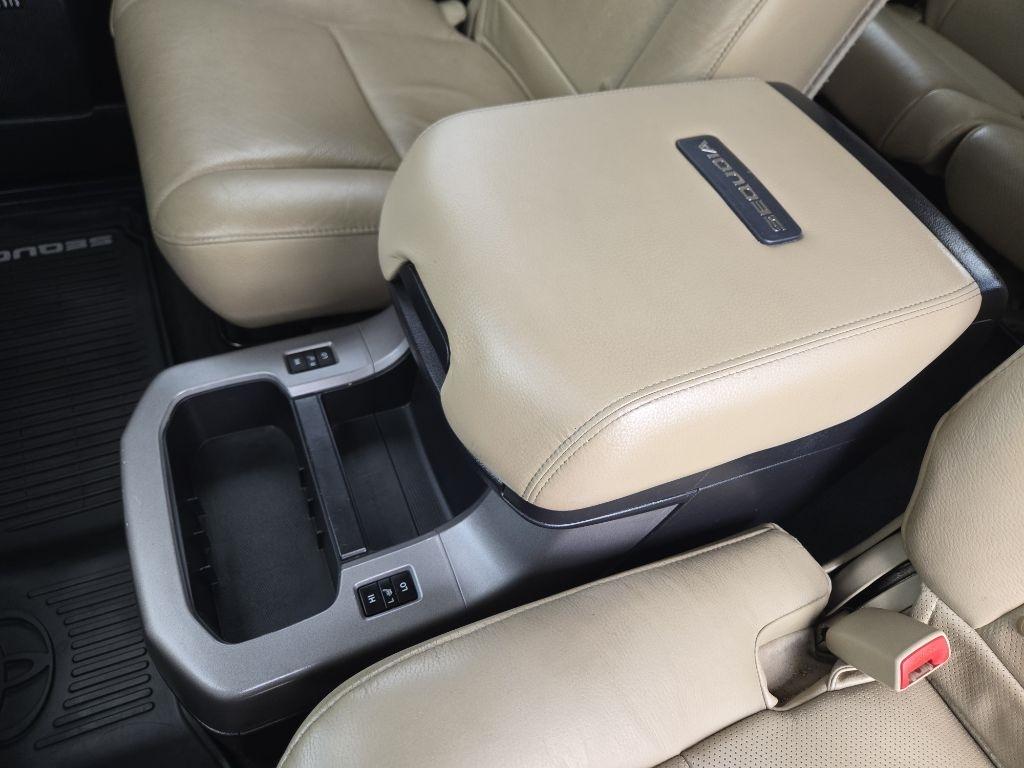 Toyota Sequoia Plantium 4WD FFV 2016