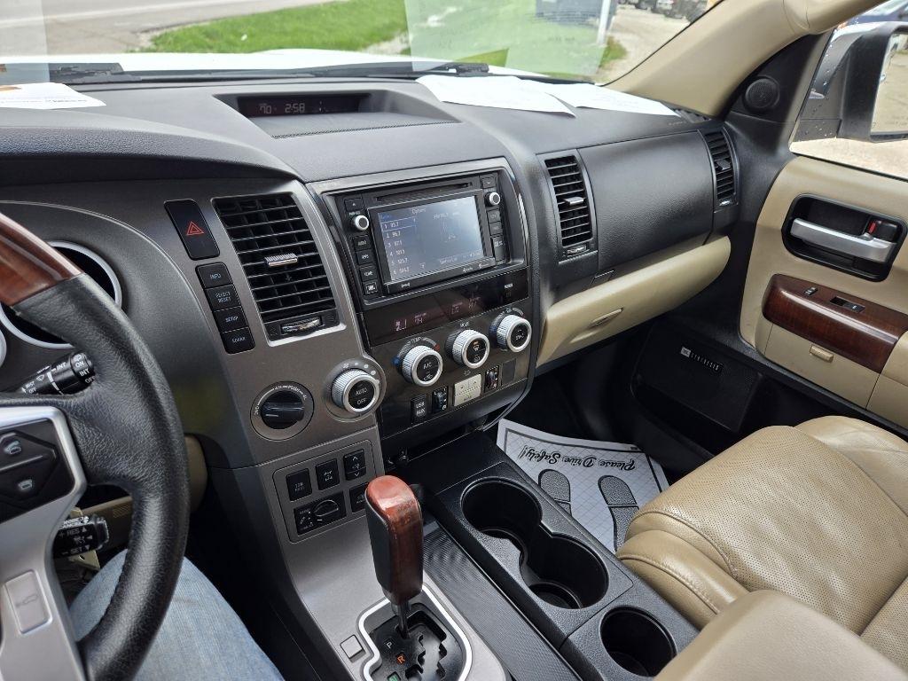 Toyota Sequoia Plantium 4WD FFV 2016