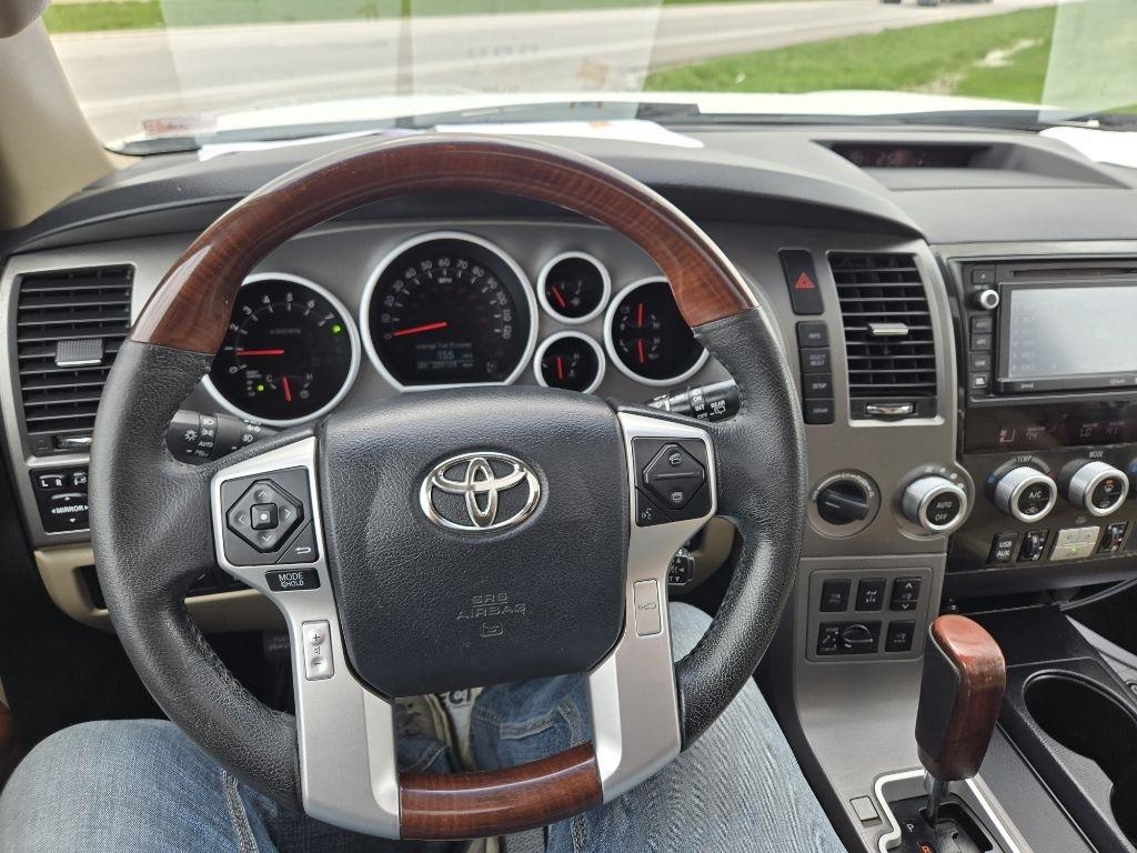 Toyota Sequoia Plantium 4WD FFV 2016