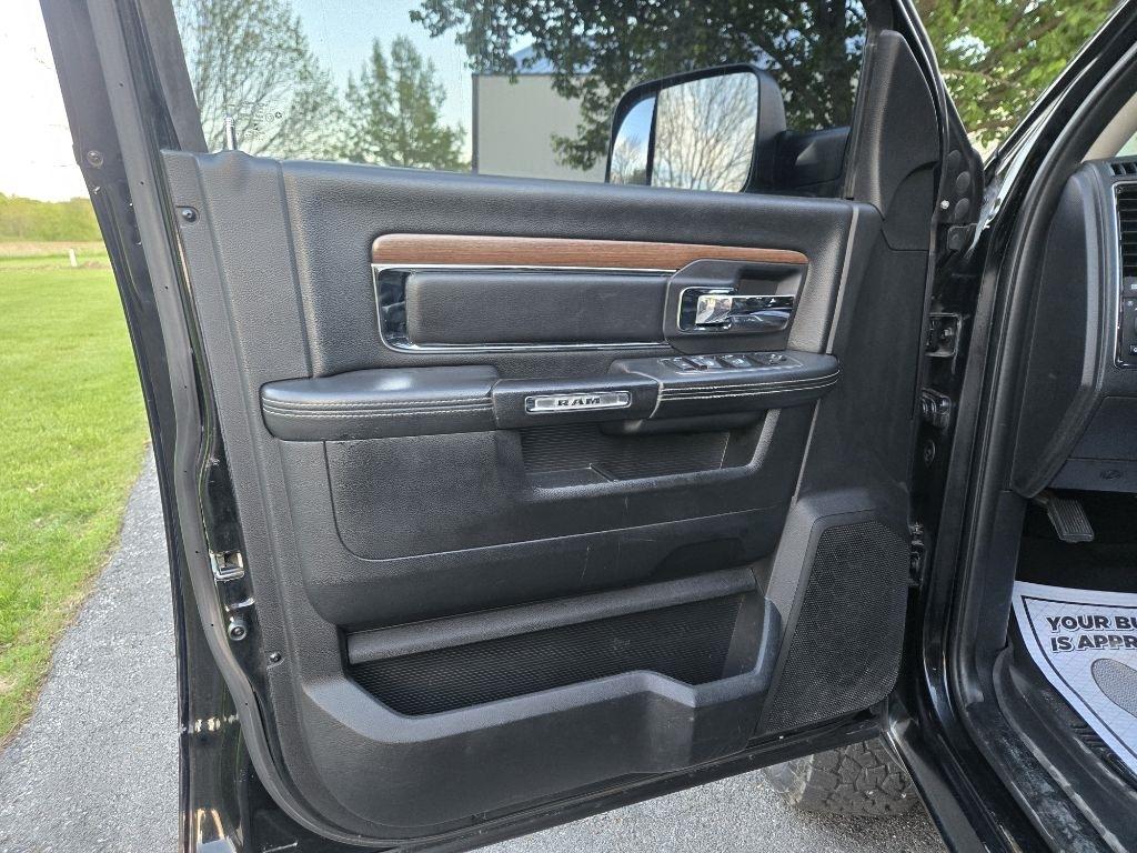 RAM 3500 Laramie Mega Cab 4WD 2014