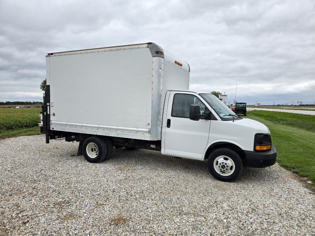 GMC Savana G3500 139 in. 2014