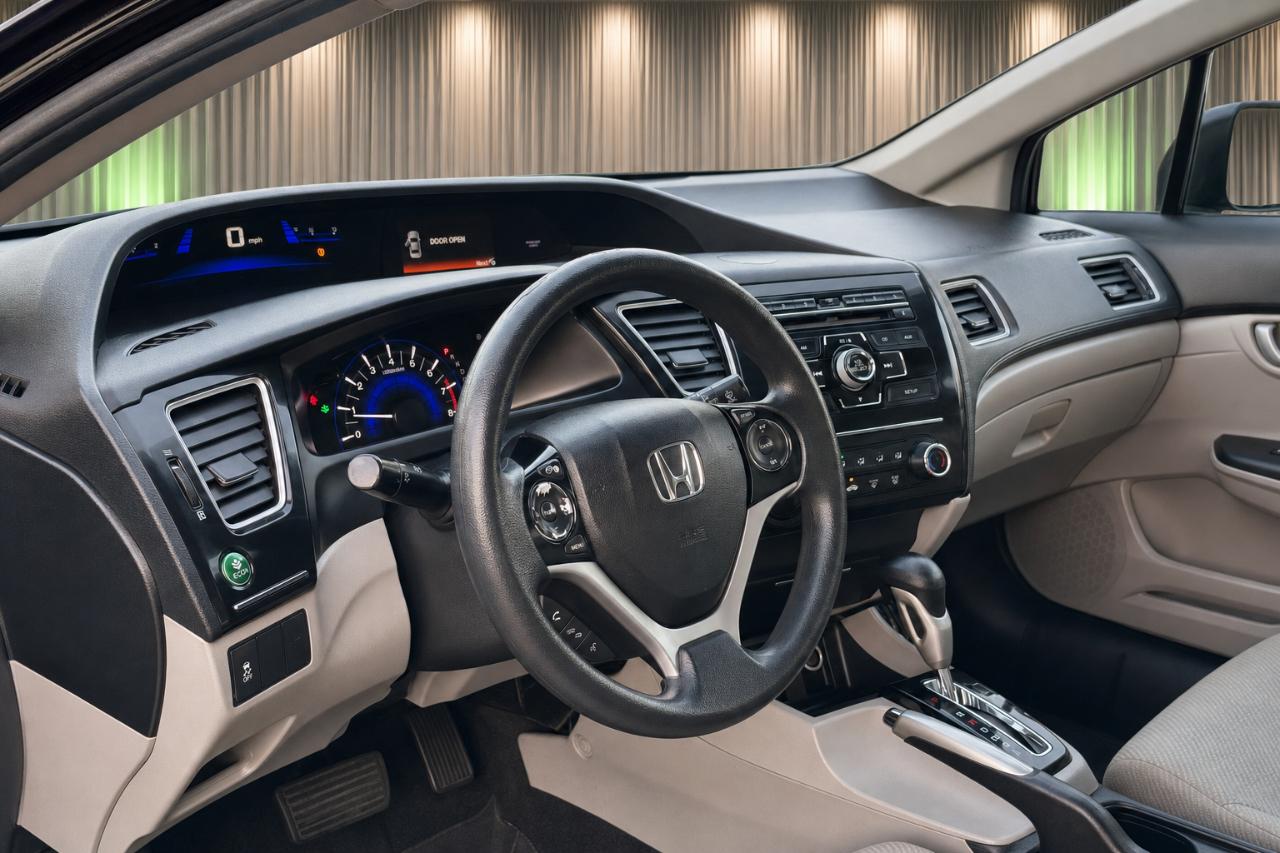 Honda Civic LX Sedan 5-Speed AT 2013