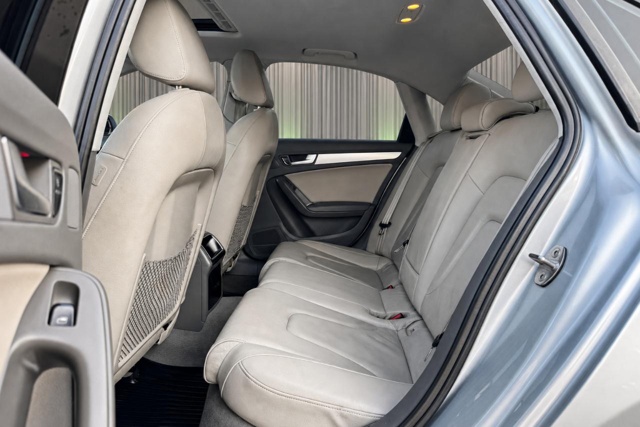 Audi A4 2.0T Sedan quattro Tiptronic 2012