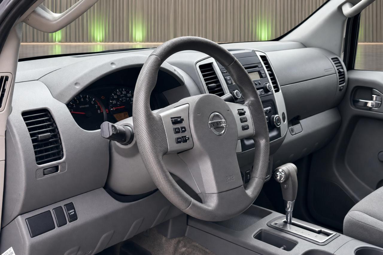 Nissan Frontier SV King Cab I4 5MT 2WD 2016