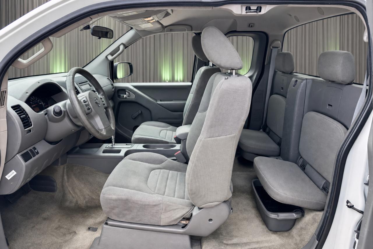Nissan Frontier SV King Cab I4 5MT 2WD 2016