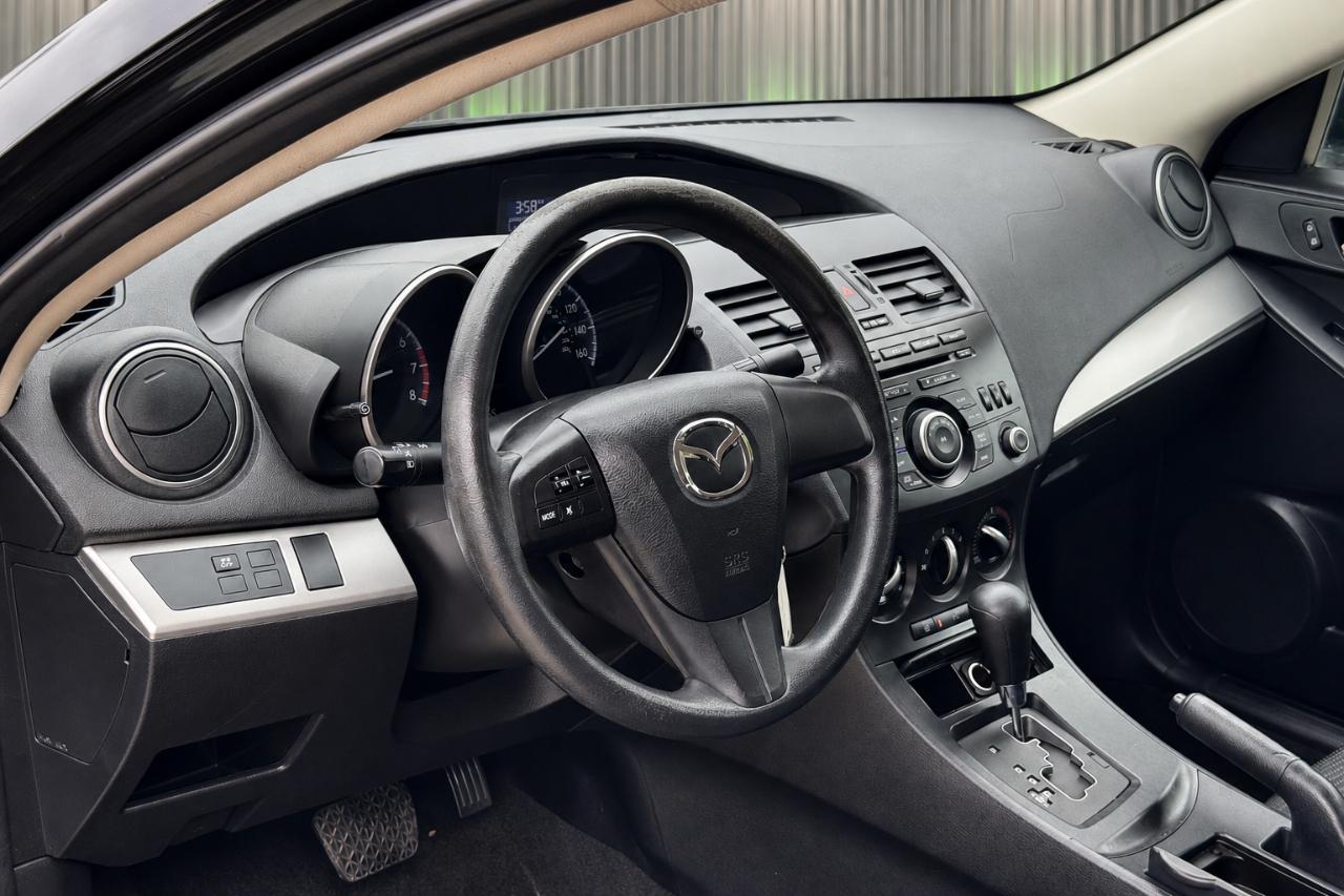Mazda MAZDA3 i SV AT 4-Door 2013