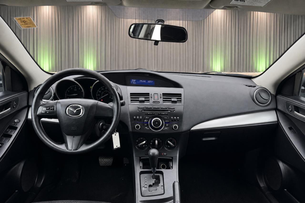 Mazda MAZDA3 i SV AT 4-Door 2013