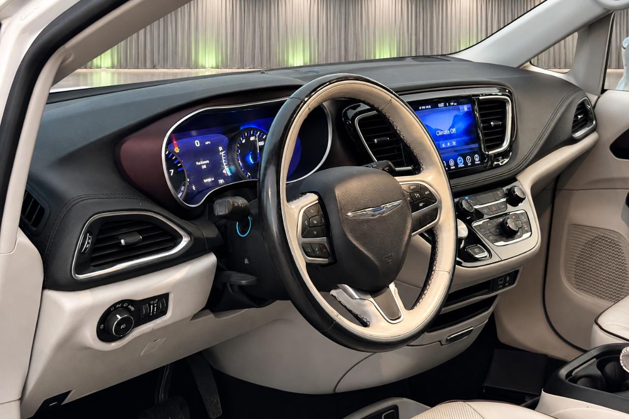 Chrysler Pacifica Limited 2017