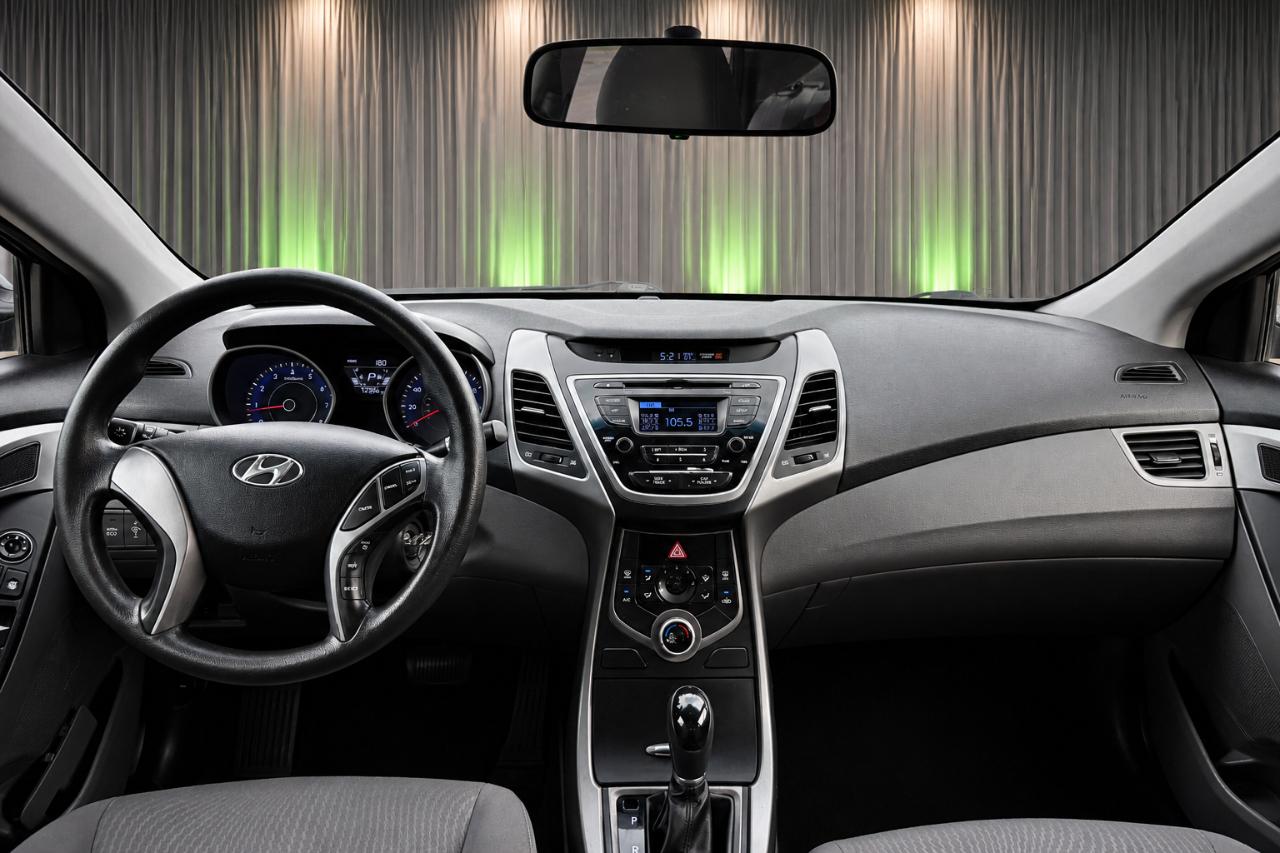 Hyundai Elantra SE 6AT 2015