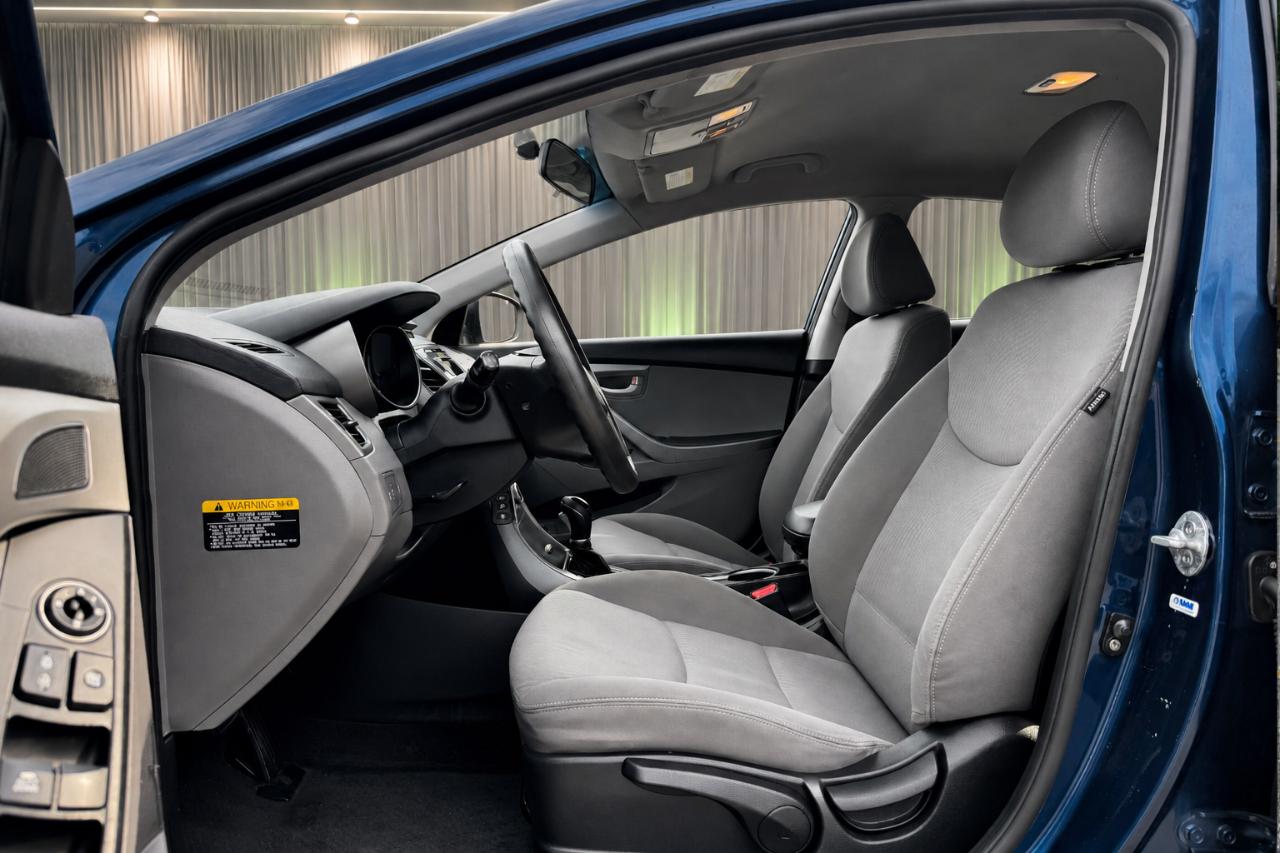 Hyundai Elantra SE 6AT 2015