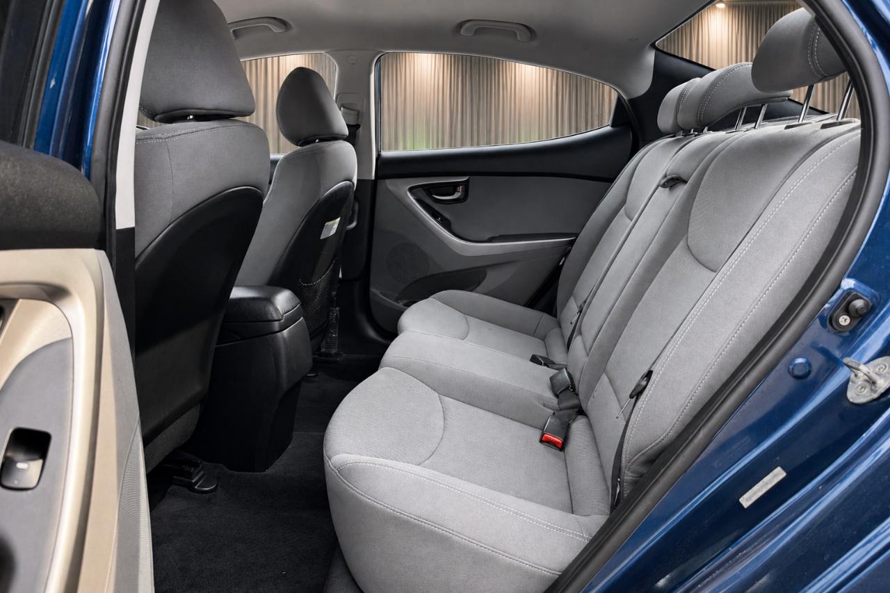 Hyundai Elantra SE 6AT 2015
