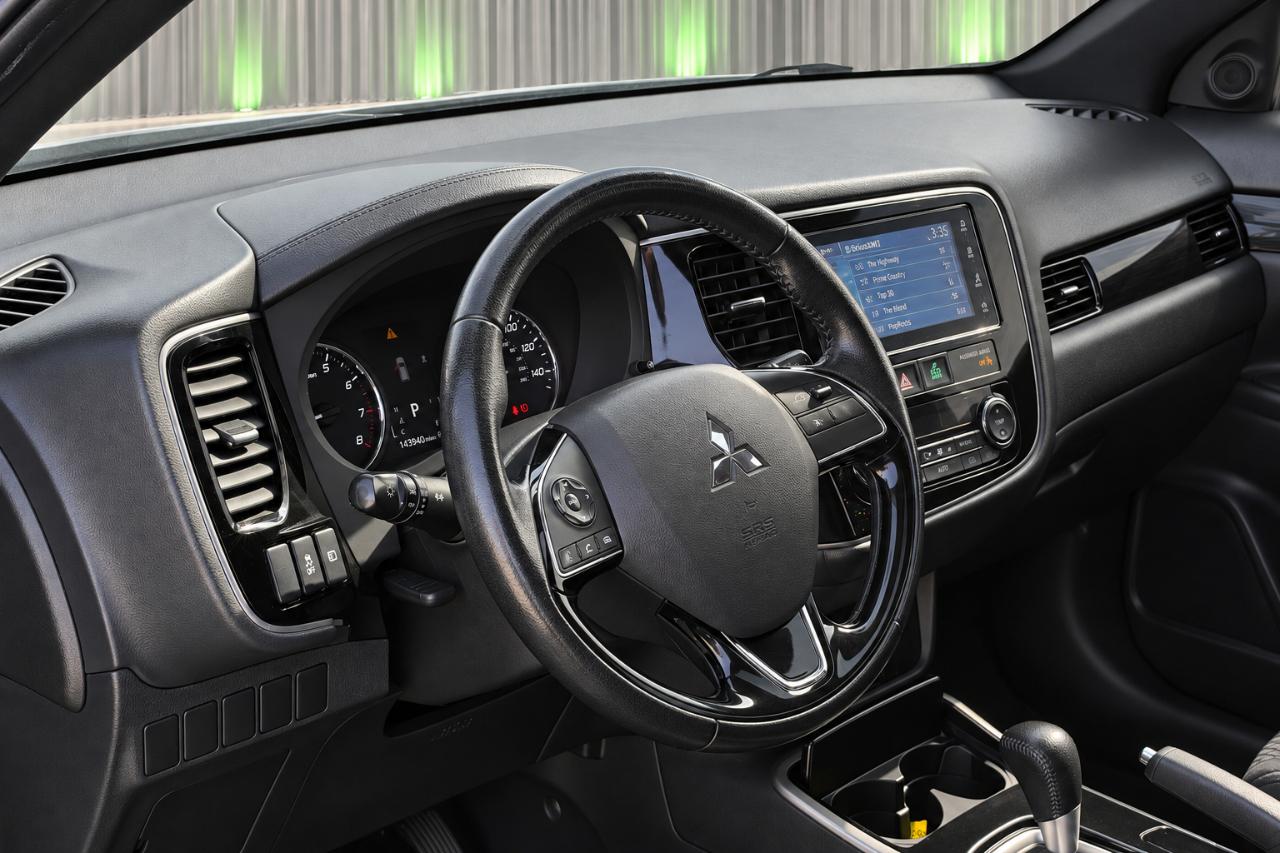 Mitsubishi Outlander SEL 2WD 2018