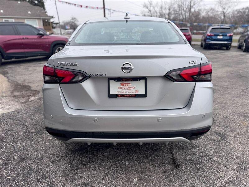 Nissan Versa SV CVT 2022