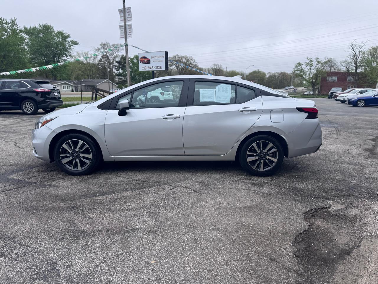 Nissan Versa SV CVT 2022
