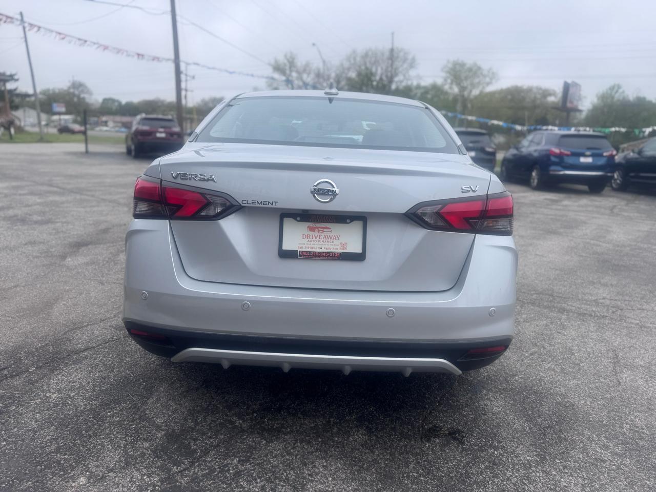 Nissan Versa SV CVT 2022