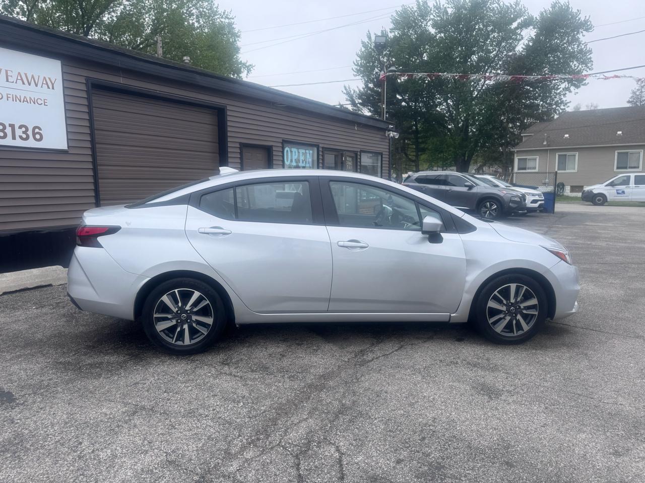 Nissan Versa SV CVT 2022