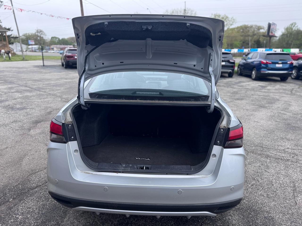 Nissan Versa SV CVT 2022