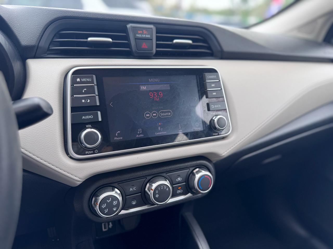 Nissan Versa SV CVT 2022