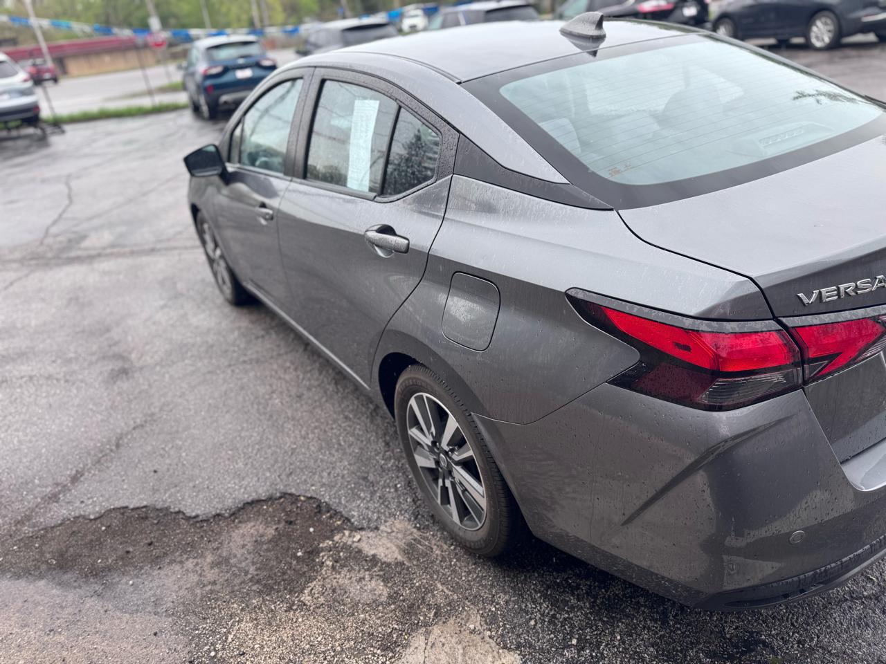Nissan Versa SV CVT 2021