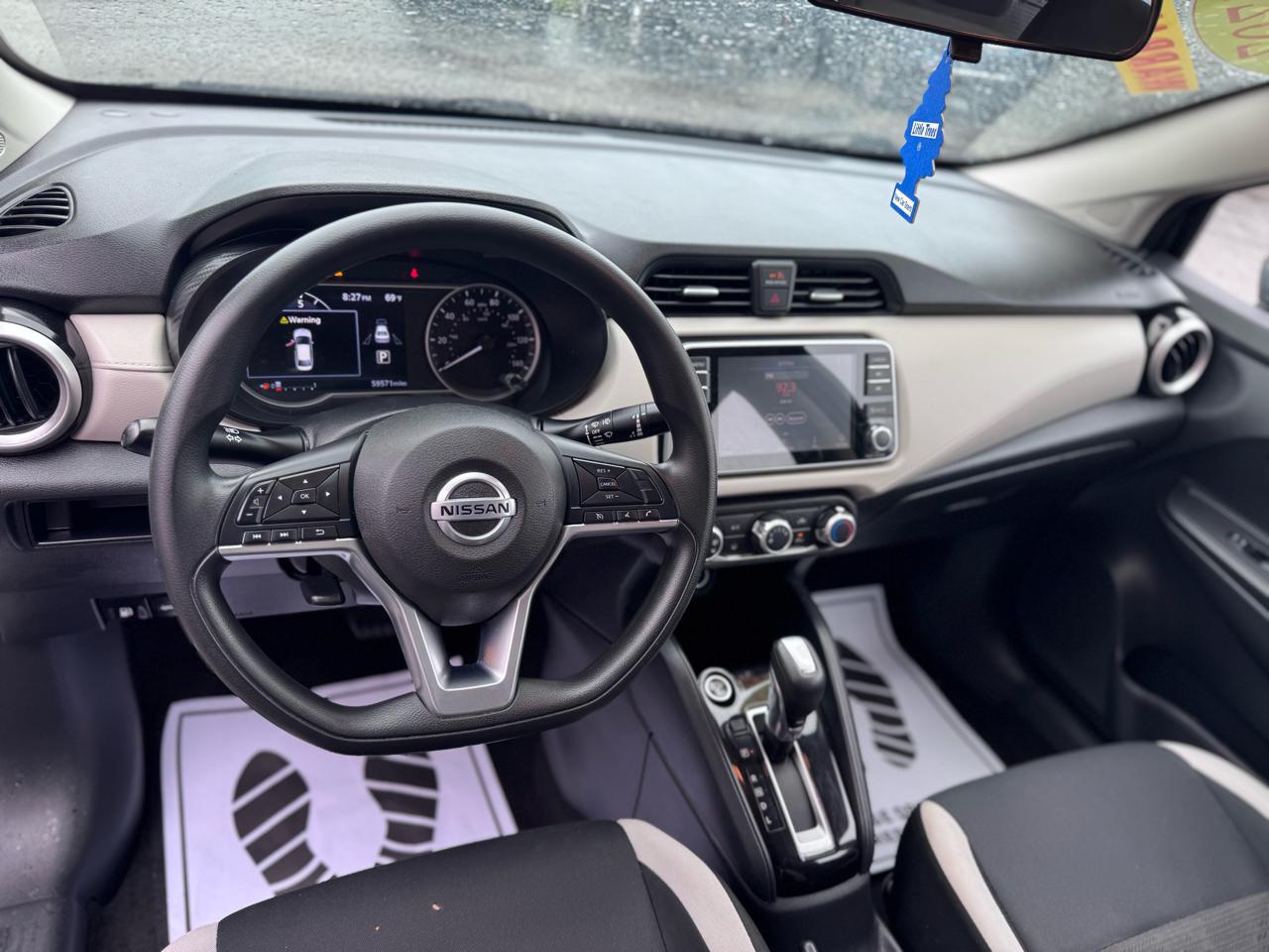 Nissan Versa SV CVT 2021