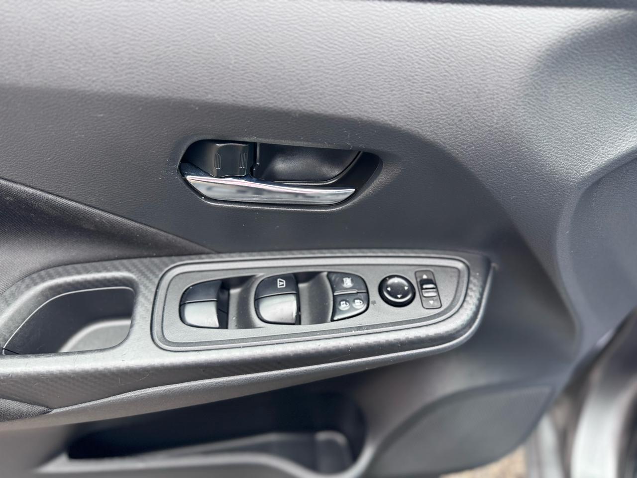 Nissan Versa SV CVT 2021