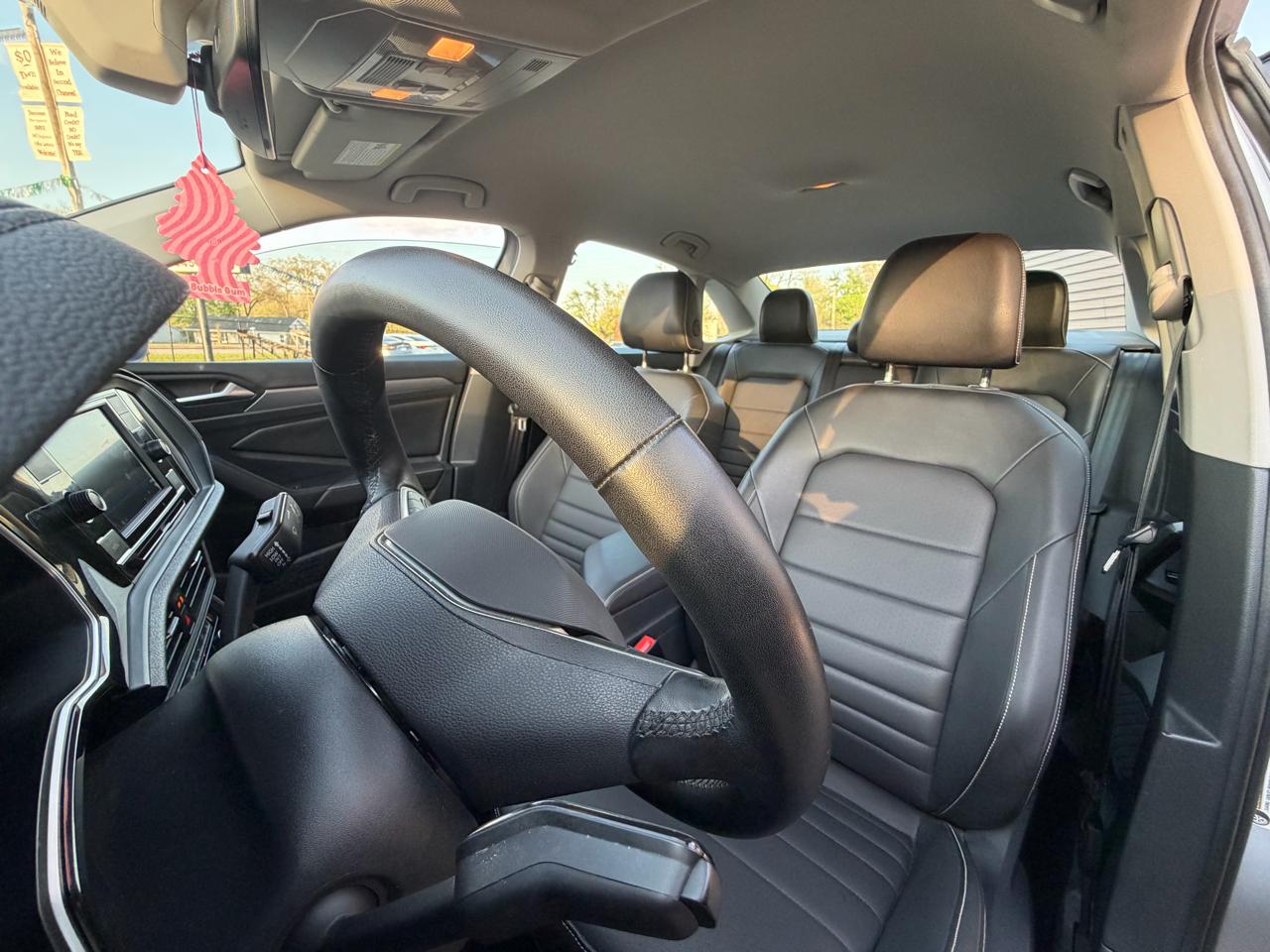 Volkswagen Jetta SE Auto 2024