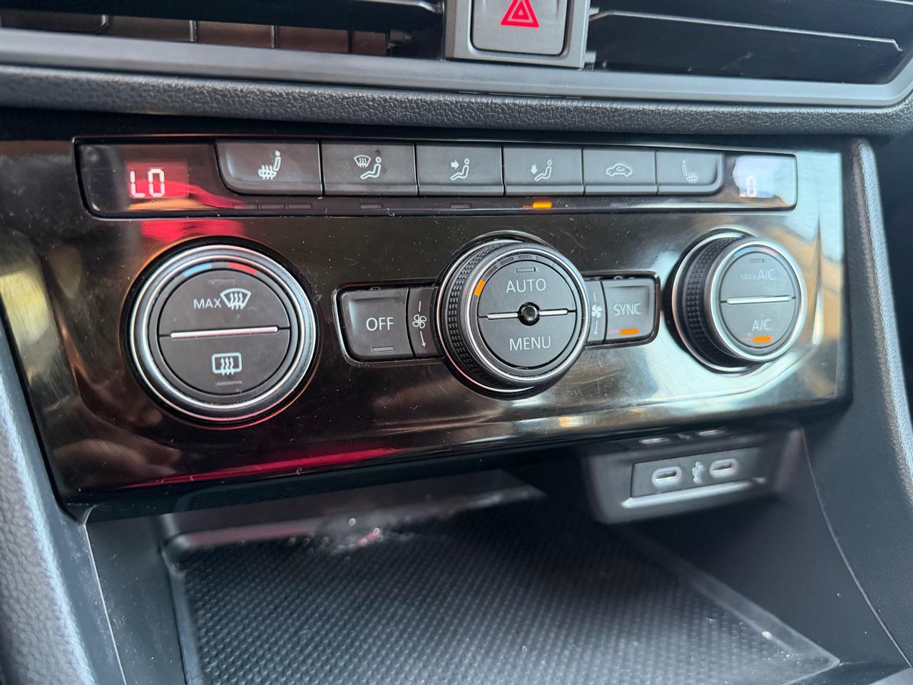 Volkswagen Jetta SE Auto 2024