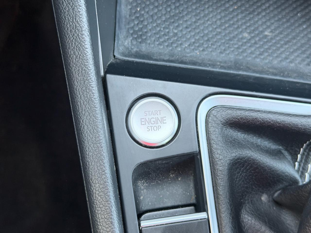 Volkswagen Jetta SE Auto 2024