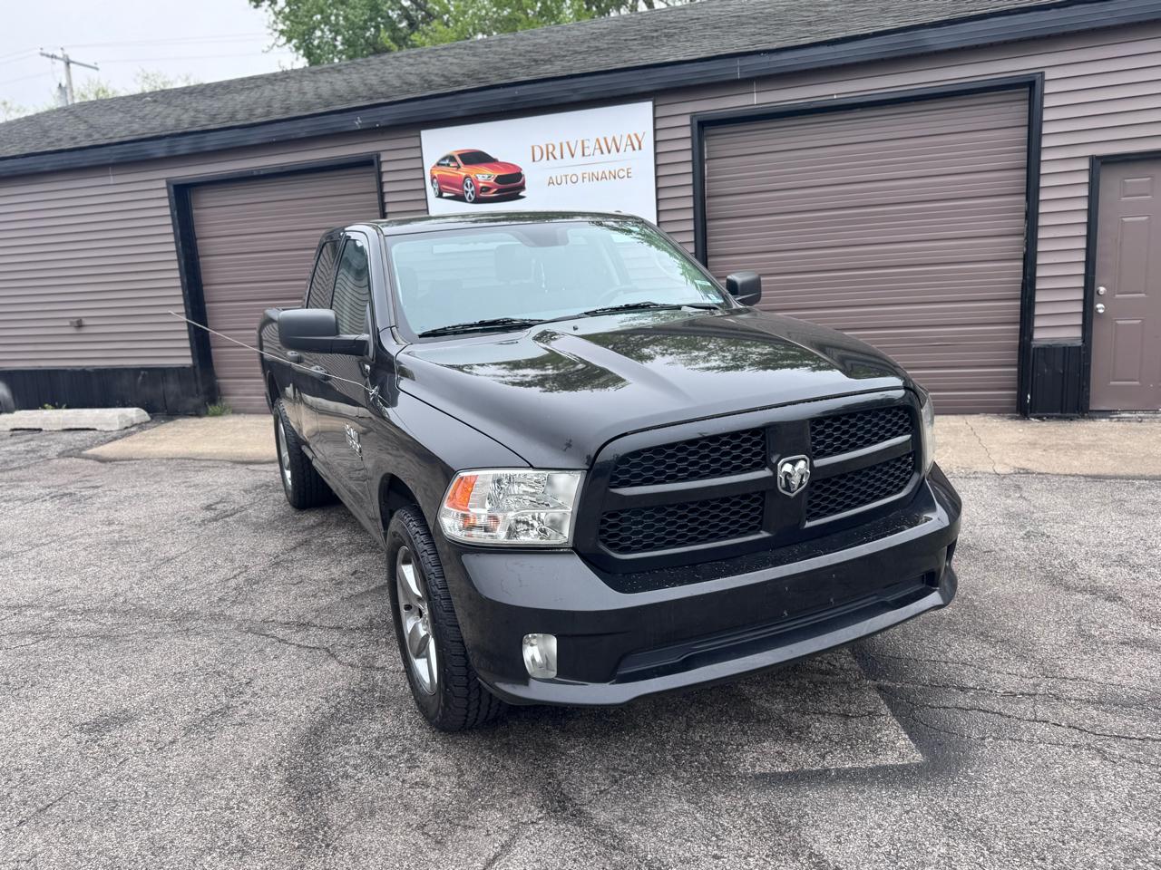 RAM 1500 Classic Express 4x4 Quad Cab 6'4" Box 2019