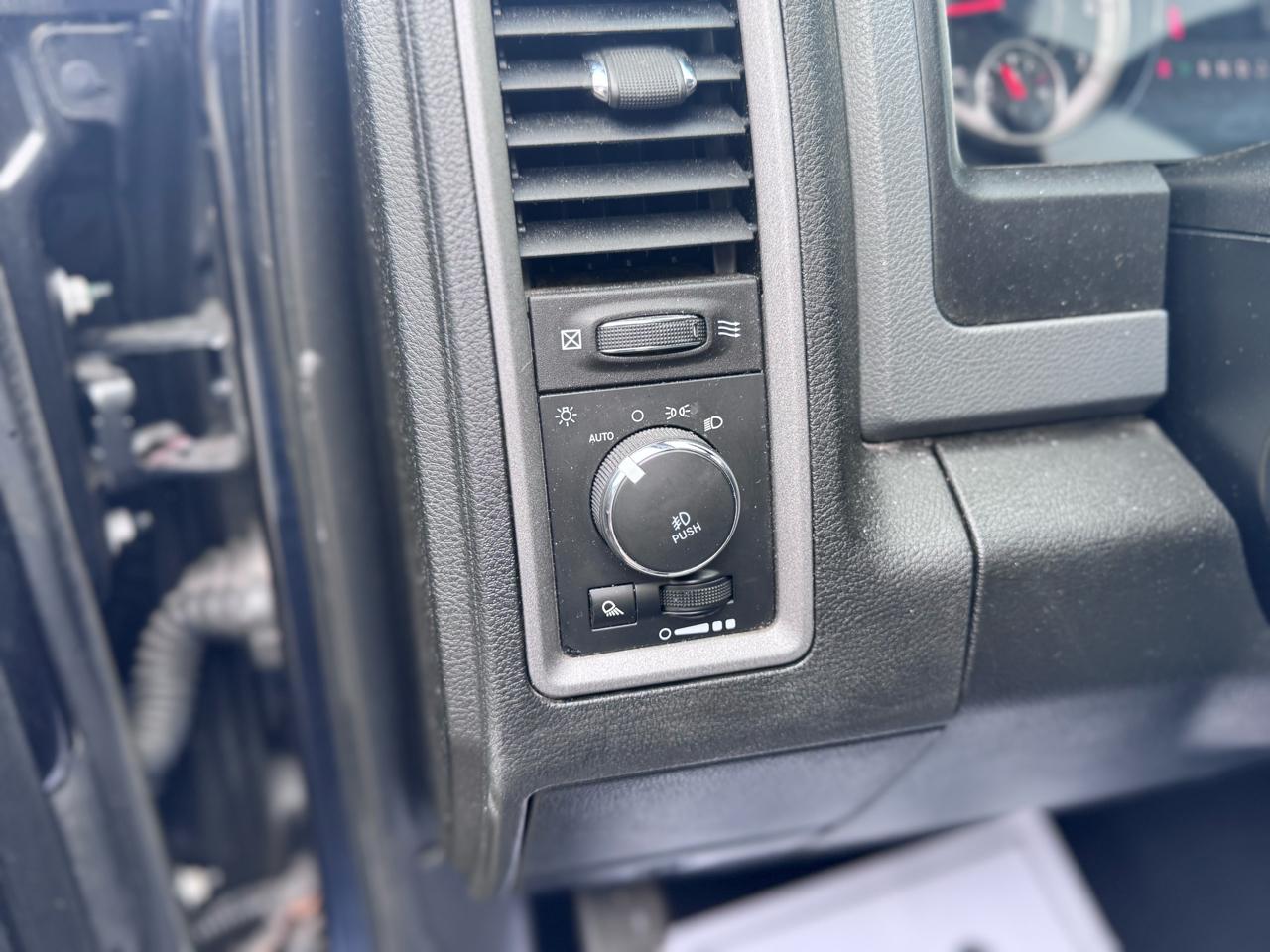 RAM 1500 Classic Express 4x4 Quad Cab 6'4" Box 2019