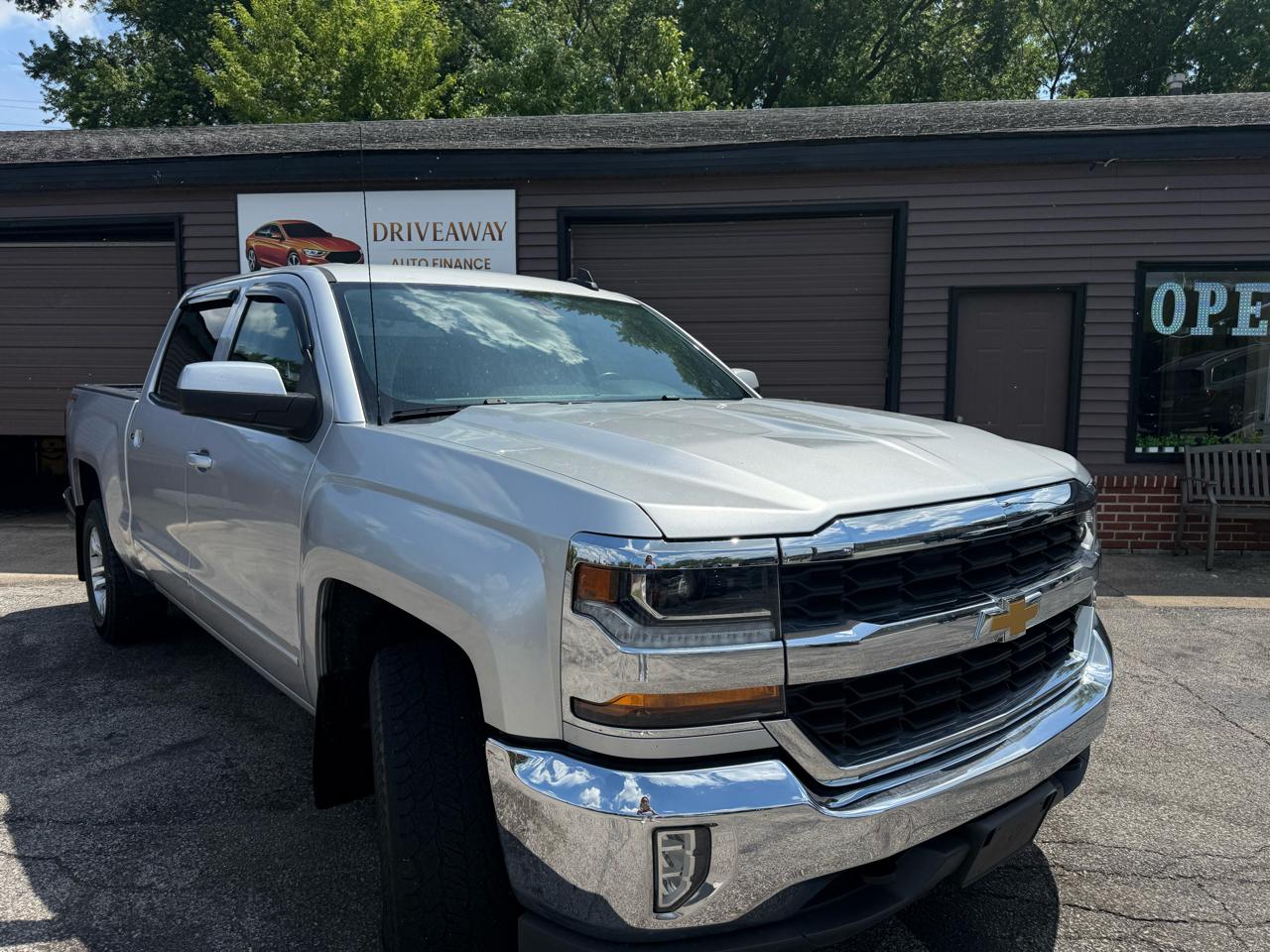 Chevrolet Silverado 1500 4WD Crew Cab 143.5" LT w/1LT 2018