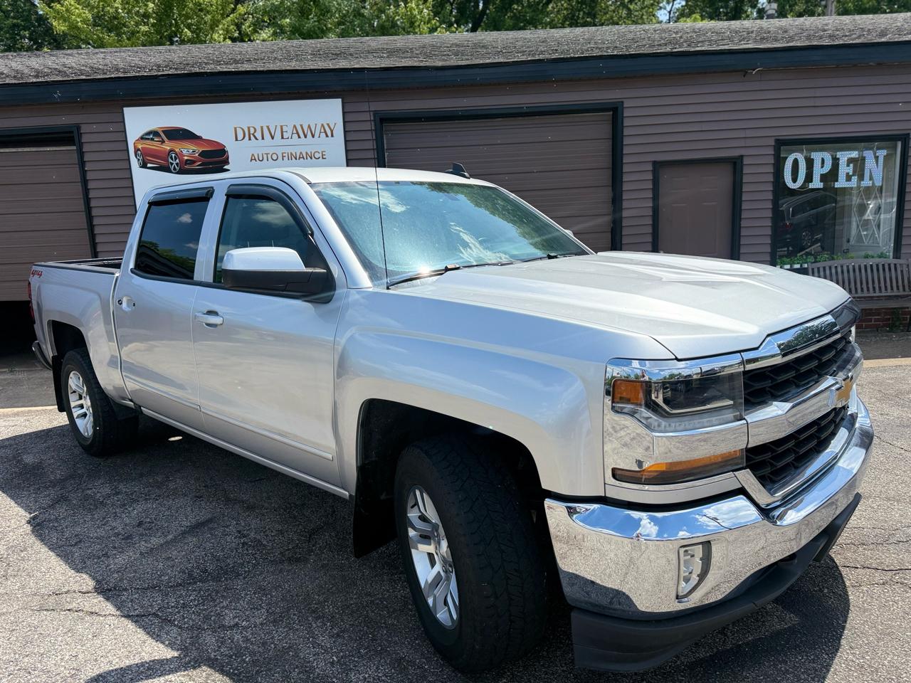 Chevrolet Silverado 1500 4WD Crew Cab 143.5" LT w/1LT 2018