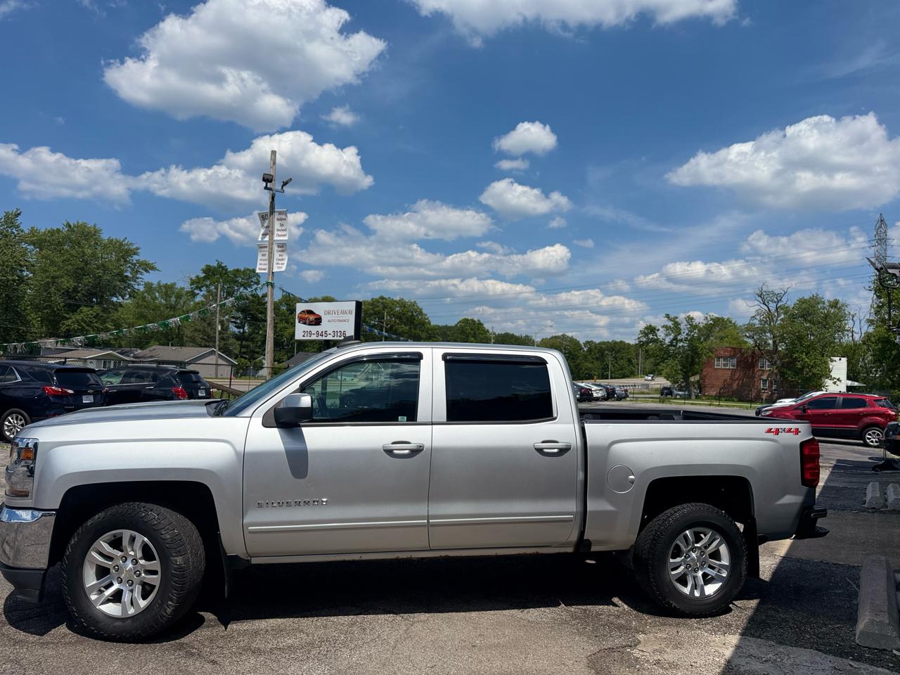 Chevrolet Silverado 1500 4WD Crew Cab 143.5" LT w/1LT 2018