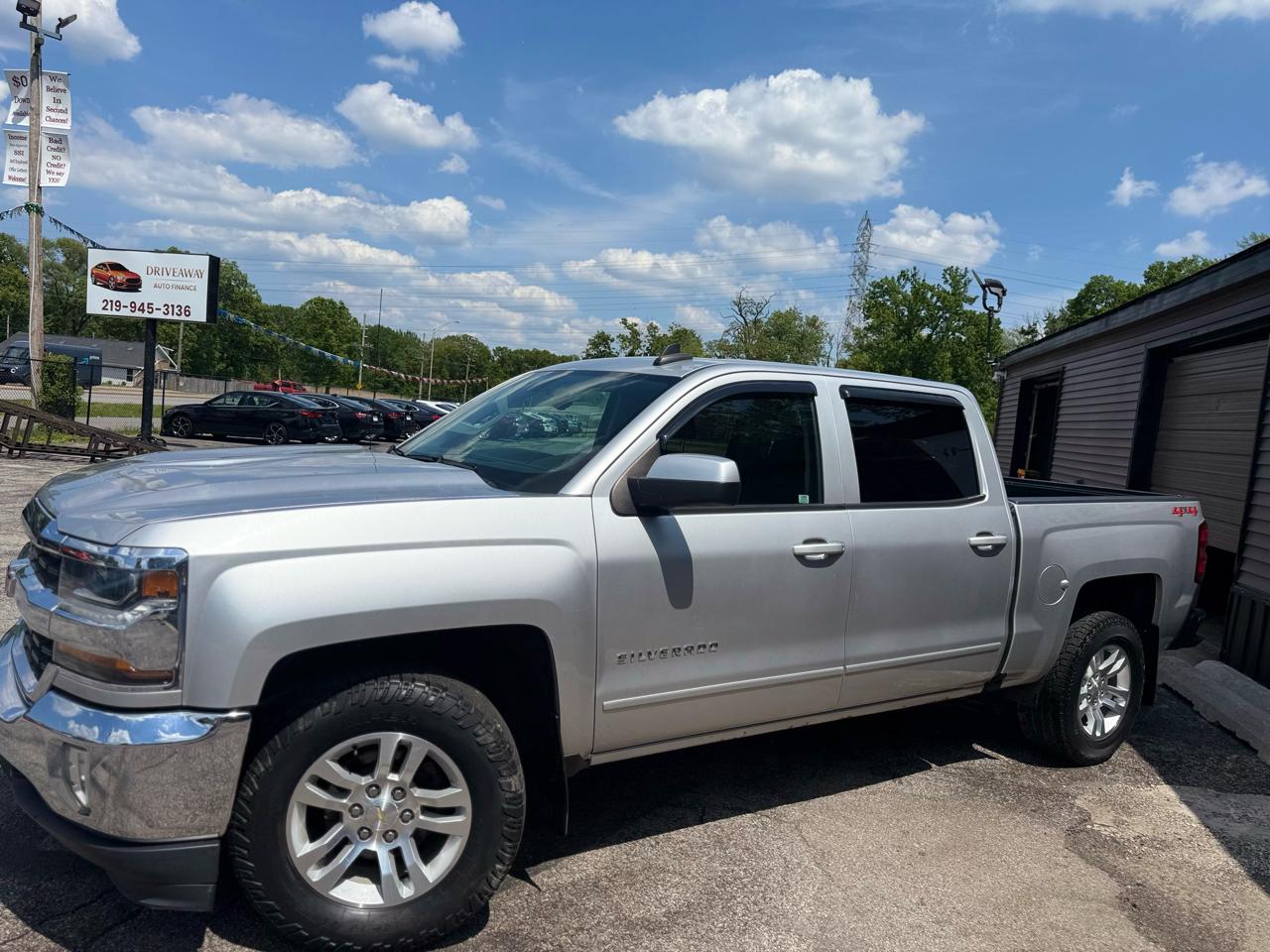 Chevrolet Silverado 1500 4WD Crew Cab 143.5" LT w/1LT 2018